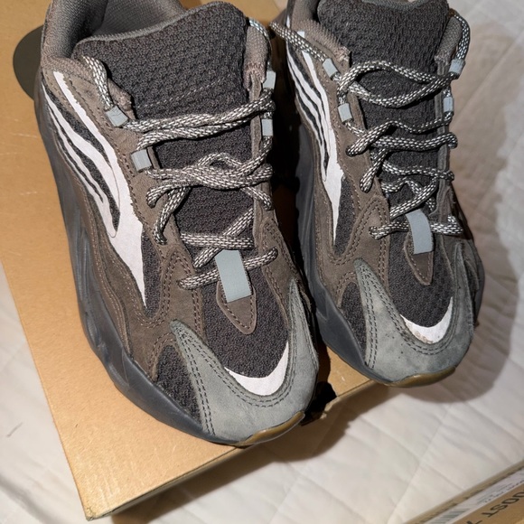 Adidas Kids Sneakers in Black, Yellow, and Cream - Picture 4 of 6